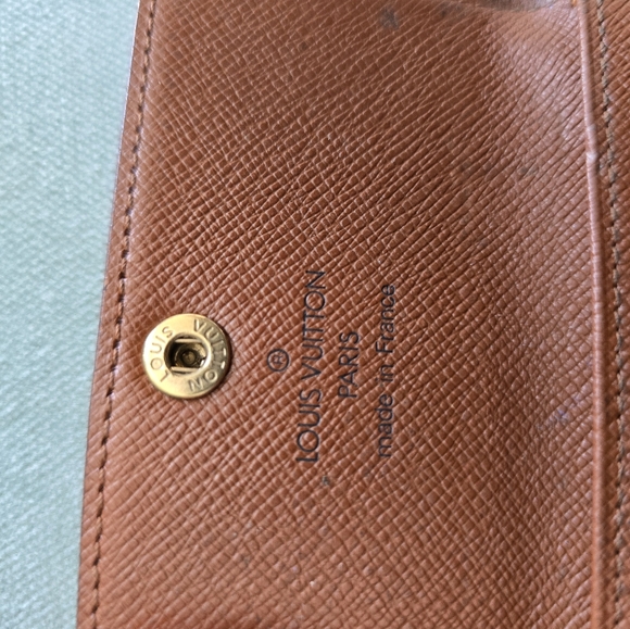 Louis Vuitton Monogram 4 Key Holder, EUC - Picture 4 of 9